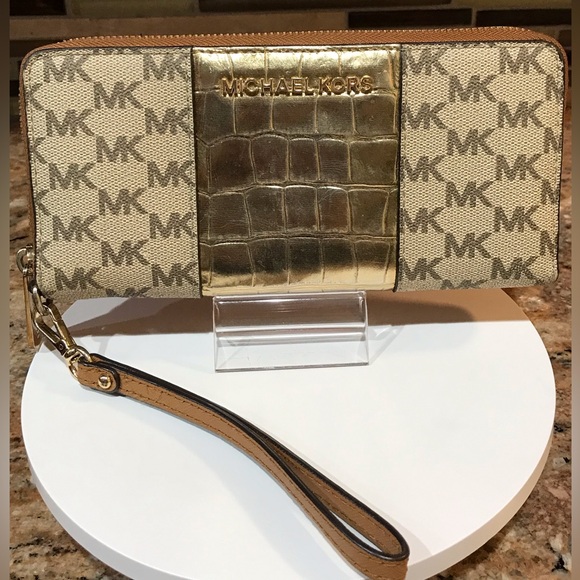 Michael Kors Gold Croc Embossed Signature Large Zip Around Wallet/Wristlet ๐ฅ - Picture 11 of 17